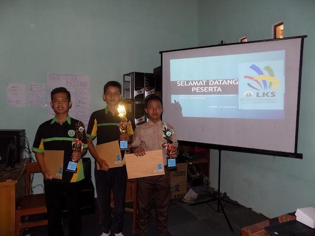 SMK Ma'arif Walisongo Kajoran Siap Juara 1 Lomba Web Design and Development Kabupaten Magelang 2017
