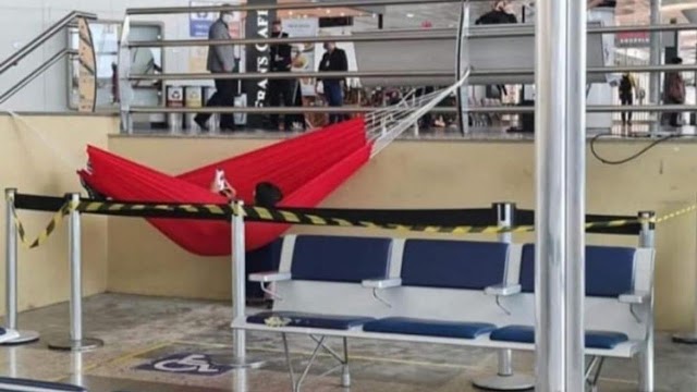 Belém: pessoa é flagrada deitada em rede dentro de aeroporto | Brazil News Informa