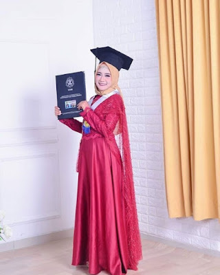 Gambar model hijab wisuda wajah bulat terbaru