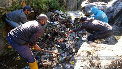 Progres Renaksi 2020, Satgas Citarum Sektor 21 Klaim Angkat Sampah Sungai Mencapai 105 Ton