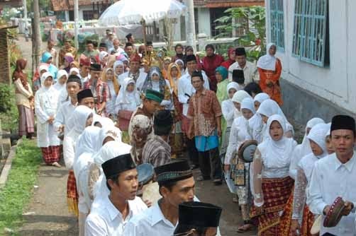 Waylima Sangun Jaya: PENGARUH BUDAYA ISLAM TERHADAP ADAT  