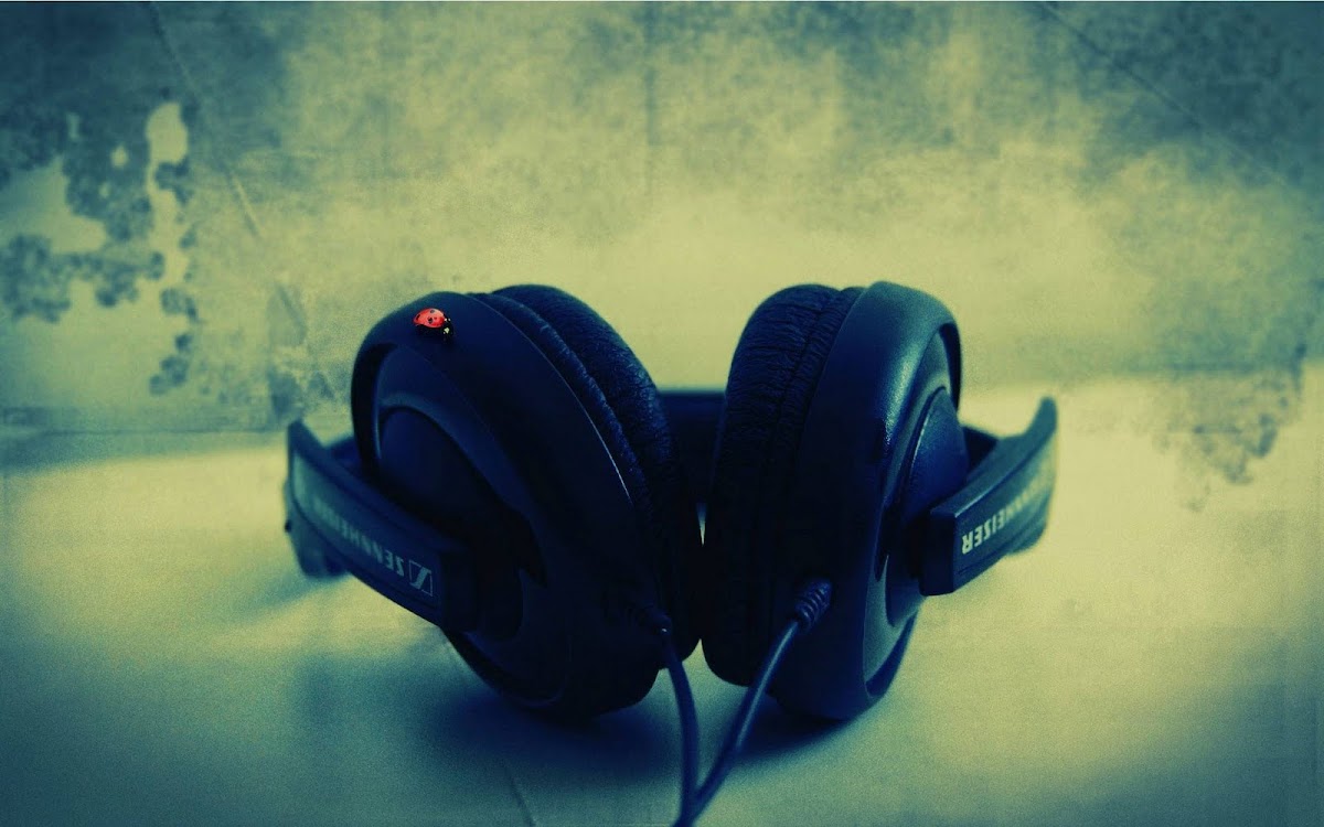 Amazing Headphone Widescreen Wallpaper 2