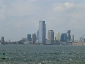 admirez le sud de manhattan et la statue de la liberté