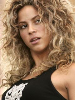 Shakira: shakira curly hair
