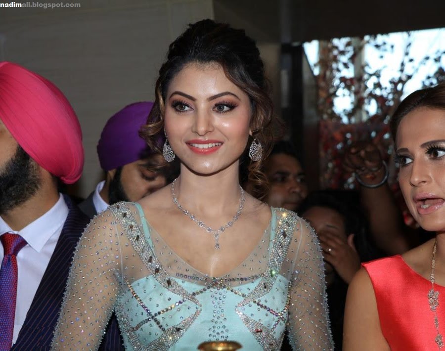 Urvashi Rautela Hot 2016