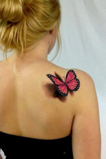 Cor-de-rosa e a borboleta 3D tatuagens para mulheres bonitas no ombro, o seu olhar impressionante