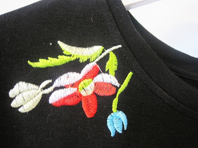 http://www.shein.com/Black-Round-Neck-Embroidered-Sweatshirt-p-244043.html?utm_source=marcelka-fashion.blogspot.com&utm_medium=blogger&url_from=marcelka-fashion