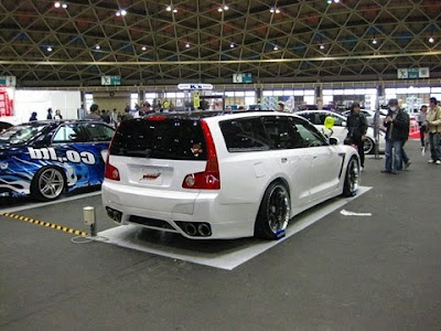 2011 New Nissan Stagea wagon is available in Japan