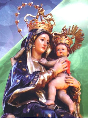 La Virgen de la Abundancia Con el Niño en los Brazos