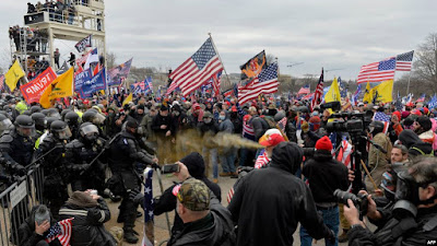 Pendukung Trump Terobos Masuk, Gedung Capitol Lockdown