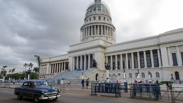 Again, another photo of the beauiful El Capitolio in Cuba