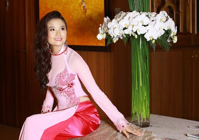 Cao Thuy Duong in Ao Dai