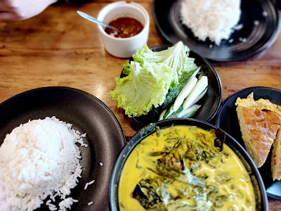 Lauk Menu Kampung Keli Salai Lemak Cili Api Dengan Pucuk Ubi