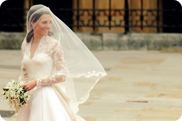 kate middleton vs grace kelly wedding dress. I#39;m pretty sure Grace Kelly