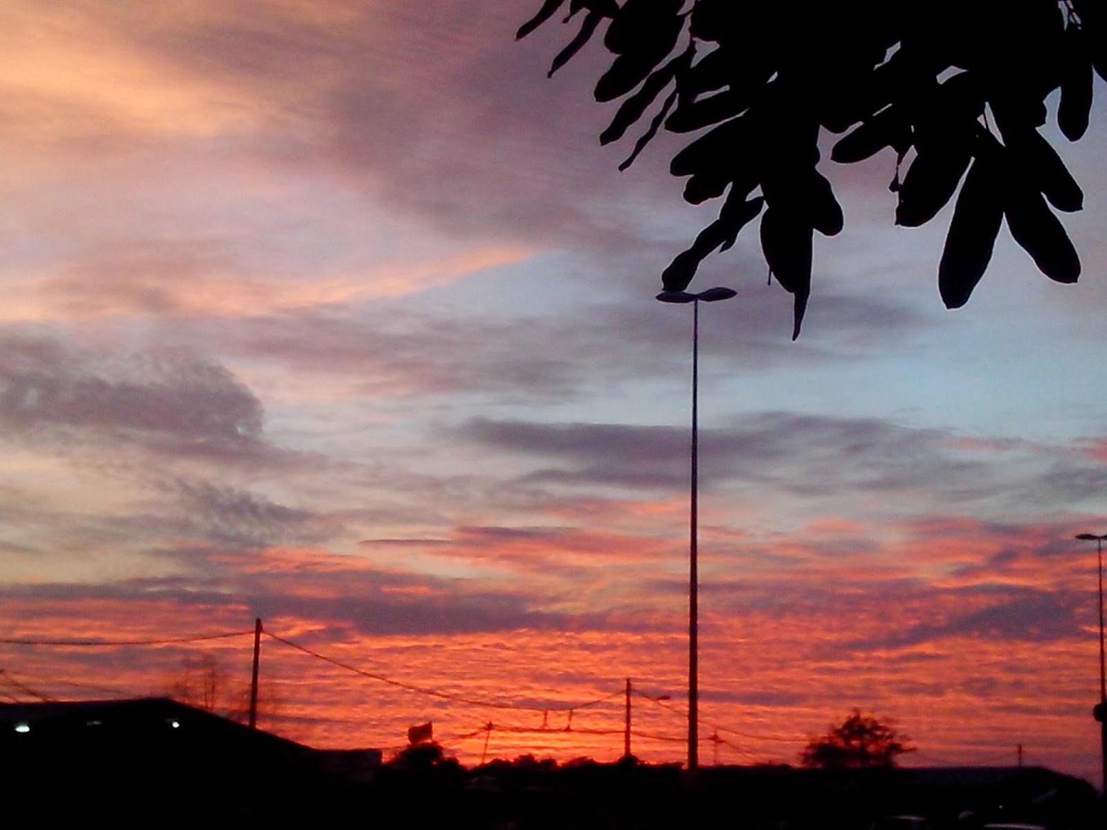 DENGARLAH CERITAKU AWAN DAN SENJA SUNSET