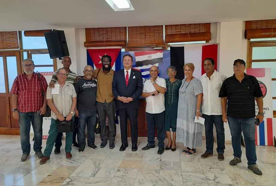 Inauguration an Exhibition of Egyptian and Cuban Cartoonists in Havana (2)