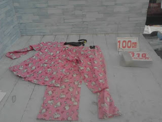 中古品　子供服　１００㎝　キティちゃんプリント　長袖パジャマ　１１０円