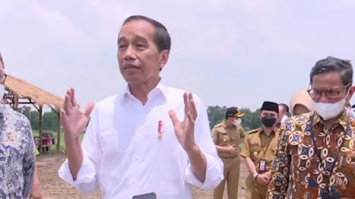 Presiden Jokowi Setuju Soal Perpanjangan Masa Jabatan kades Jadi 9 Tahun, Pengamat: Ini Manuver Politik Pengkondisian 3 Periode!