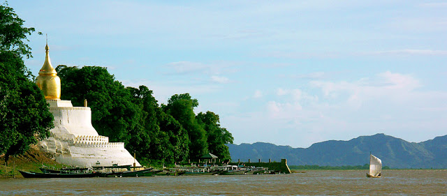 Bagan Pagoda and Irrawaddy River