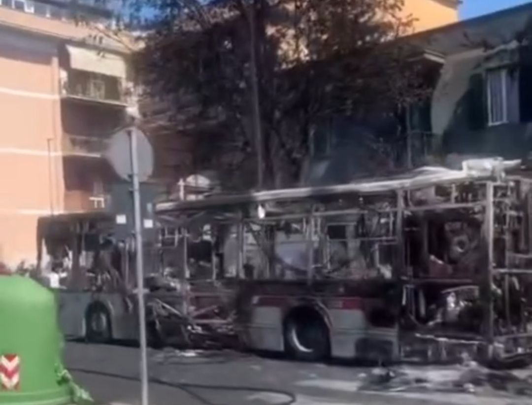 Roma TPL: in fiamme un bus a Tor Sapienza