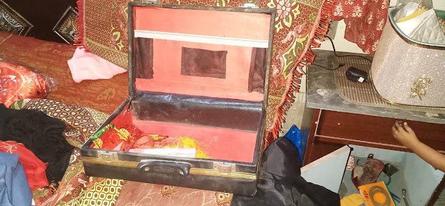 Hujra Shah Moqim: Armed robbers entered the house by jumping over the wall and stole valuable mobile phones along with cash and gold ornaments and escaped.
