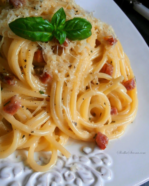 Spaghetti Carbonara z Szynką (Makaron z Szynką) - Przepis - Słodka Strona