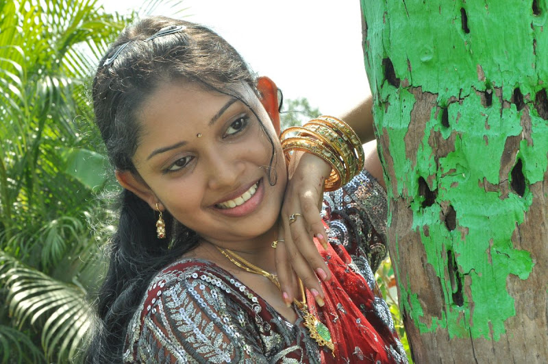 Nila Meedhu Kadhal Movie Stills film pics