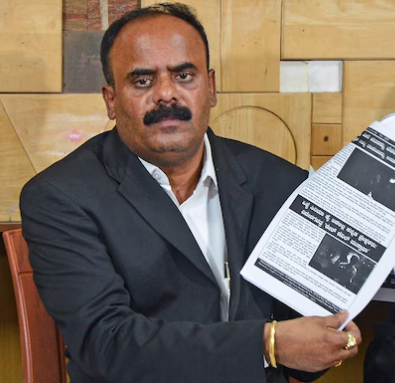  In a sex harassment case, a BJP leader who reported Prajwal Revanna videos is being held
