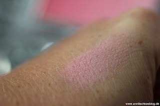 Essence - Blush up! - 20 Pinky Flow Swatch - www.annitschkasblog.de