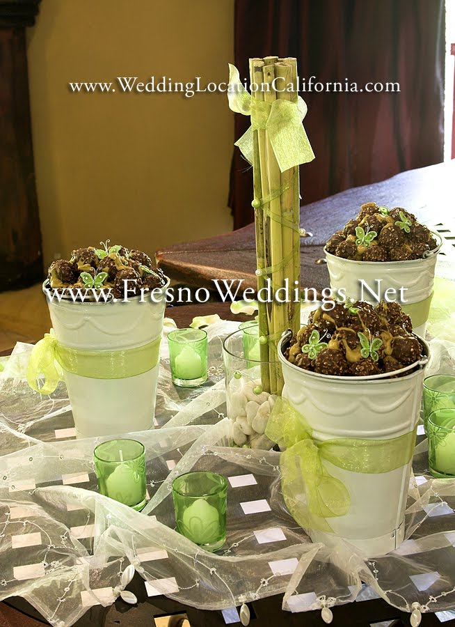 There are many unique wedding centerpiece ideas to help develop nearly any 