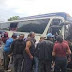 Mueren dos personas y cuatro resultaron heridas en choque entre camión y minibús en San Juan