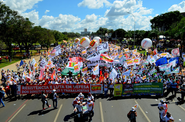 O #OcupaBrasília reuniu cerca de 150 mil pessoas de todo o Brasil Foto Joaquim Dantas/Blog do Arretadinho