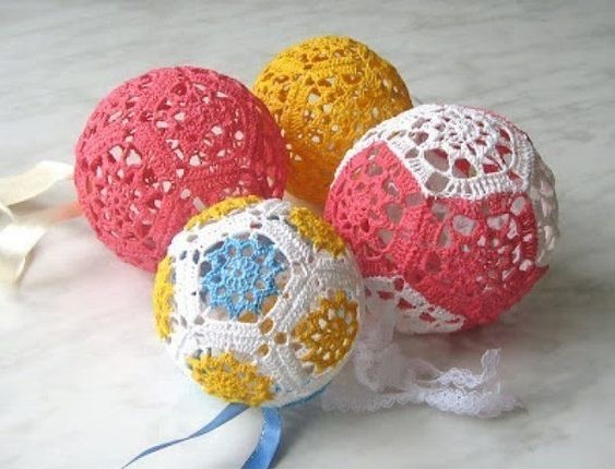 DIY Decoração de Natal - Bola de Natal Com de Motivos de Crochê Com Gráfico 1