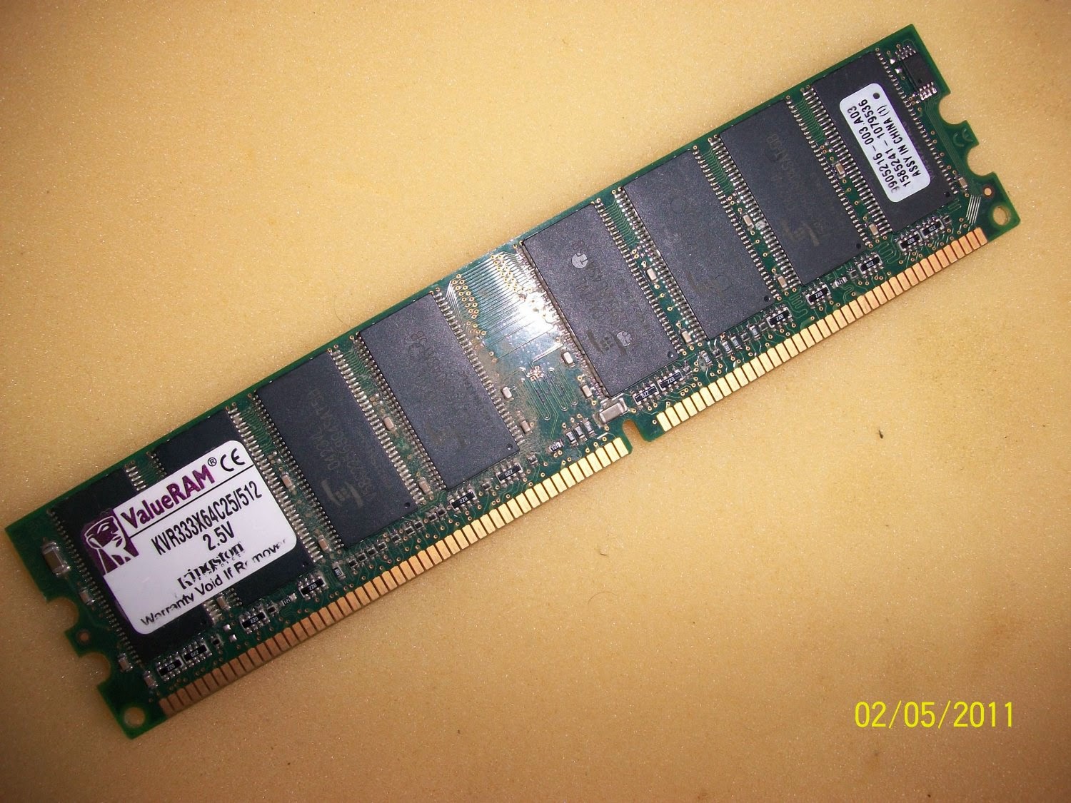 SDRAM Kingston KVR-PC133 512R (Retail)