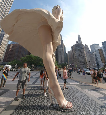 Patung Marilyn Monroe Setinggi 26 Kaki Di Chicago