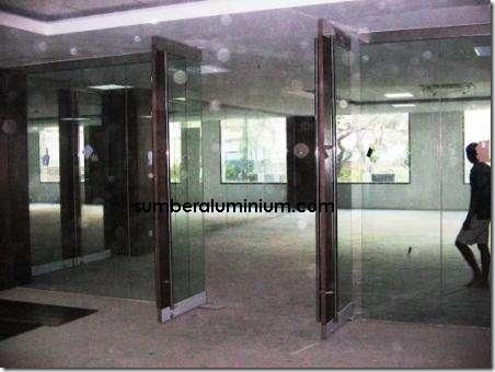 Partisi_Kaca_Tebal_UPH