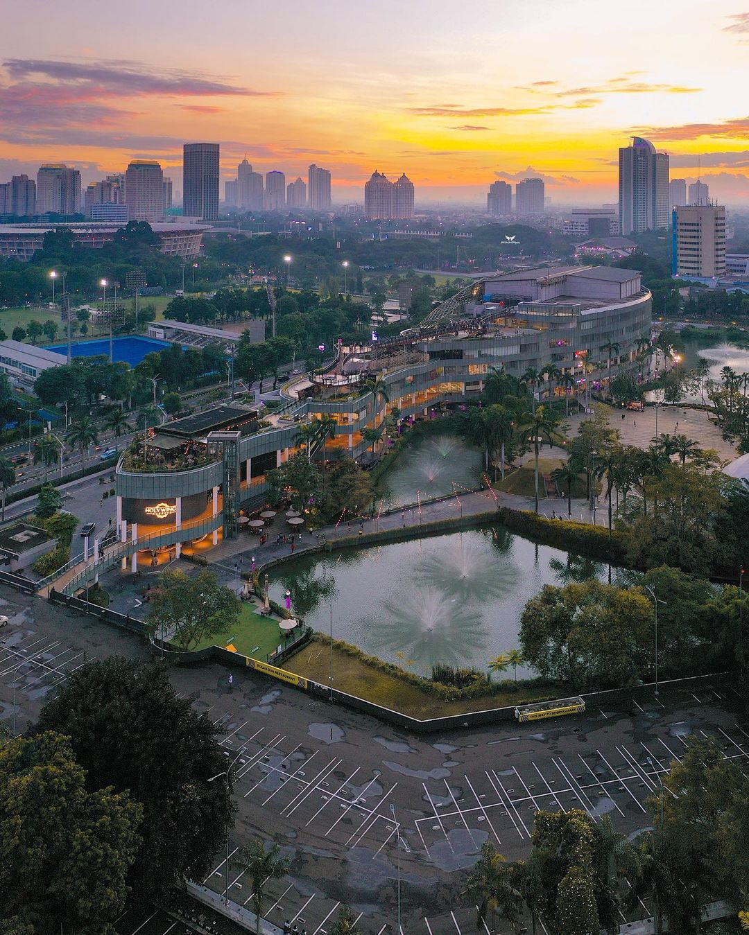 Skywalk Senayan Park Jakarta