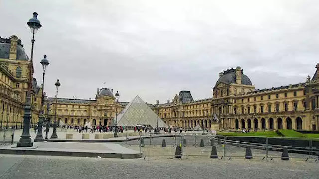 Pirámides del Louvre - París