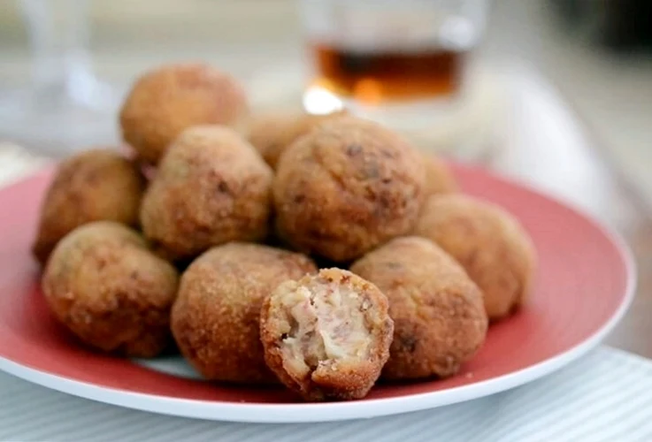 Croquetas de jamón con almendras