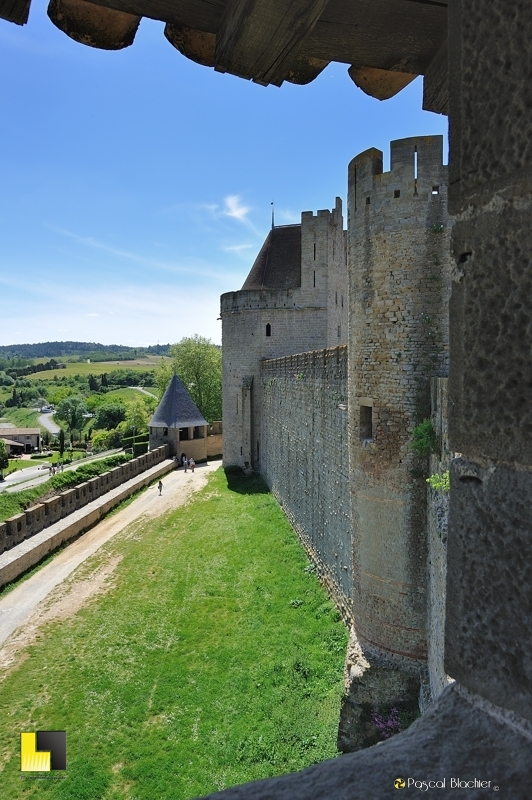 Les remparts coté sud de la cité de Carcassonne photo pascal blachier