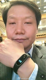 Xiaomi's CEO Lei Jun wearing Mi Band 2