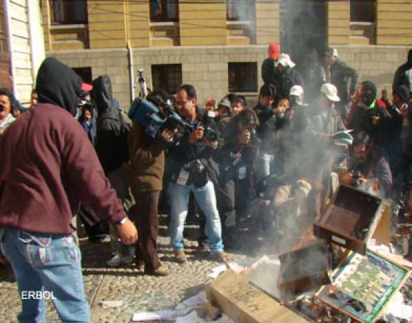 Solucionado conflicto Gobierno-Policías: El diálogo logra encaminar las cuatro demandas de la Policía