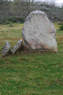 MENHIR / Anta 1 dos Coureleiros, Castelo de Vide, Portugal