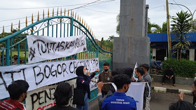 Mahasiswa Gruduk Kantor Pemkab Bogor, Protes Masih Maraknya Pungli PTSL