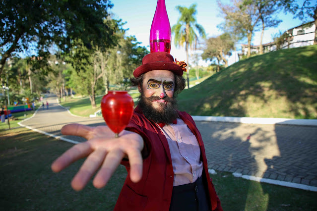 Artista palhaço de Humor e Circo em evento do dia das crianças em condominio Mairinque