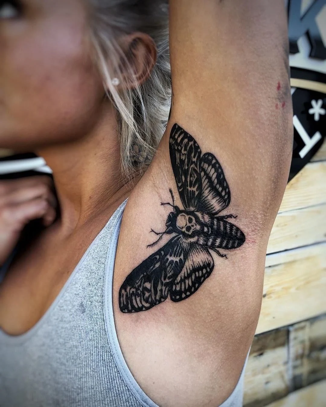 Tatuajes en las axilas para mujeres