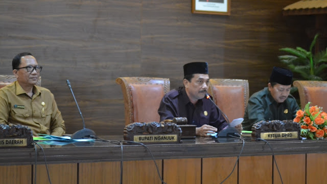 Rapat Paripurna PU Fraksi terhadap LKPJ Bupati Nganjuk tahun 2022 di ruang rapat DPRD Kabupaten Nganjuk, Senin 27 Maret 2023