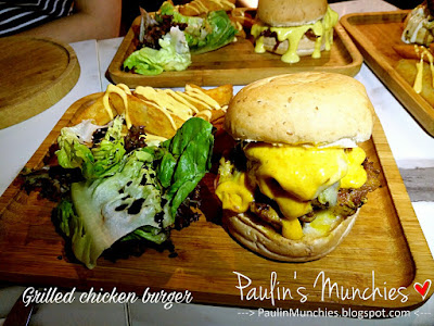 Paulin's Muchies - Two Blur Guys at Tanjong Pagar - Grilled Chicken Burger