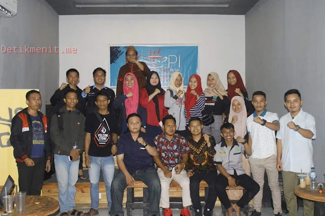 Foto Bersama Forum Pemuda Gorontalo Usai Kegiatan Ngobrol Perkara Indonesia (NGOPI) (19/09)