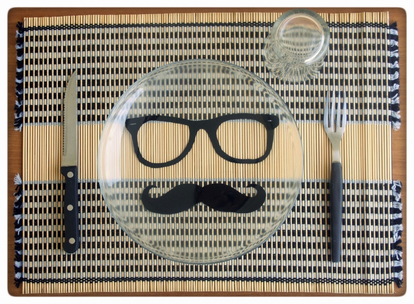 http://www.alittlemarket.it/cucina-e-servizi-da-tavola/moustache_and_nerd_glasses_-1738857.html